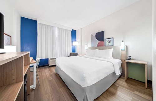 Southwest Orlando Hotel | Spark by Hilton Orlando near Universal