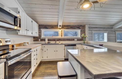 Boyne Falls House | Springbrook Hideaway