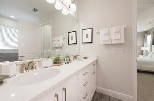 West Kissimmee House | Striking Home With Games, Outdoor Kitchen Near Disney With Waterpark & Resort Access At Encore Resort - 7742Ff