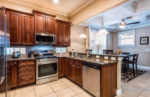 Reunion House | Stunning 3-Bed Resort home w/3 Ensuite Bedrooms, pool, spa, outdoor kitchen. Near WDW