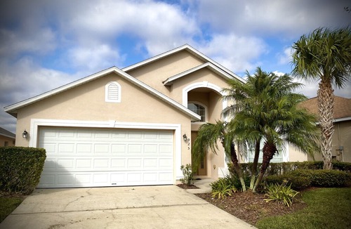 Seasons Villa | Stunning 5 BR Home, Pool Spa, Harry Potter Themed Room, Games Room, Lake View