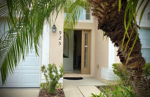 Seasons Villa | Stunning 5 BR Home, Pool Spa, Harry Potter Themed Room, Games Room, Lake View