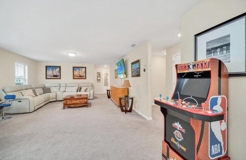 Loughman House | Stunning 7BR Resort Home with Private Pool, Hot Tub & Theater - Close to Disney!
