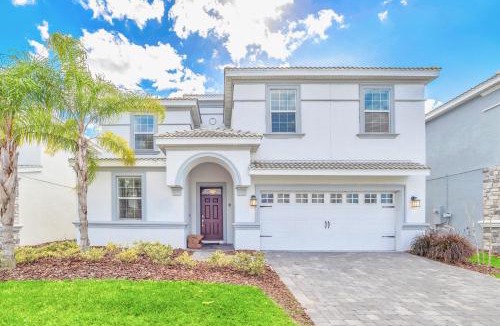 Davenport House | Stunning 8BR Home with BBQ Pool and Theater