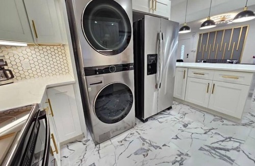 Lawsona - Fern Creek House | Stylish Duplex walkTO Lake Eola Orlando. Sleeps 8