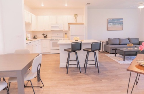 Kissimmee Apartment | Stylish, Modern 1 Bed 1 Bath Apartment in Kissimmee, Florida! Sleeps 1 to 4!