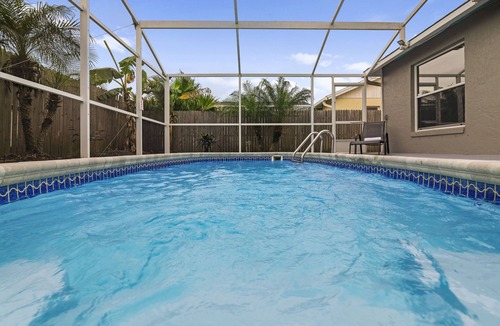 Indian Point House | Stylish South Facing Pool! Just 8 mi to Disney! Book 7+ Nights & Save!