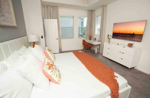 Kissimmee House | Stylish Spacious Home 6 BR Pool & Jacuzzi