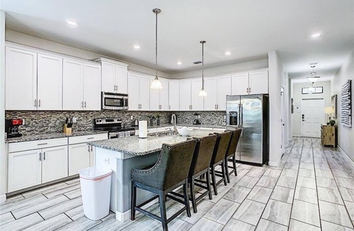 Loughman House | Sunny Home w/pool, hot tub, 12 miles from Disney