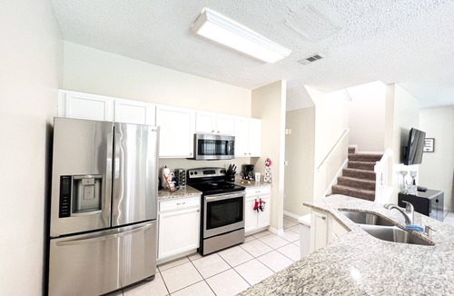 Kissimmee House | TERRA VERDE RESORT POOL Townhouse near Disney 4bedrooms/3baths sleeps 12guest