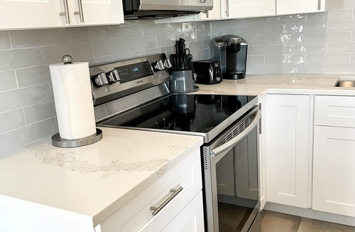 Catalina House | The Catalina Lakeside Cottage - A Waterfront Pool Home