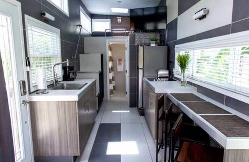 Northwest Orlando House | The Ritz- Lakefront Tiny House in Orlando