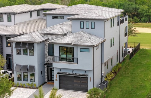 Historic Downtown Kissimmee Villa | The Royal Palm, Rooftop Jacuzzi | Mini Golf | 2 story games and play room
