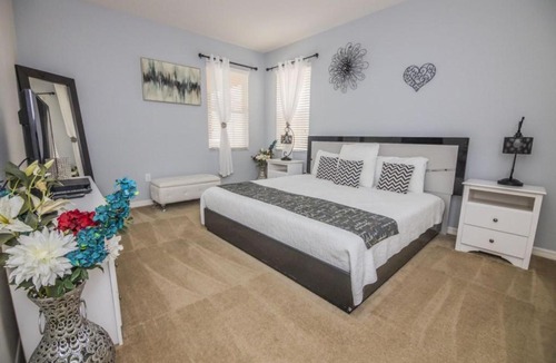Loughman House | The Stirling Luxury Solterra Vacation Home