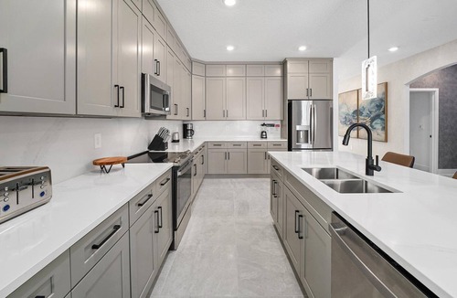 Florida Center House | The Sublime | Deluxe home w pool, huge LR/DR, epic theme BR, near top theme park