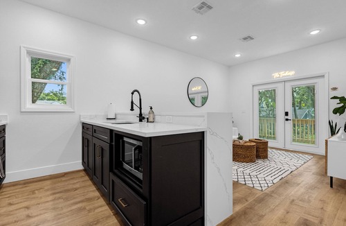 Lake Cherokee Apartment | The Treehouse Lake Davis - Stylish Home Downtown Orlando Tranquil w/Balcony