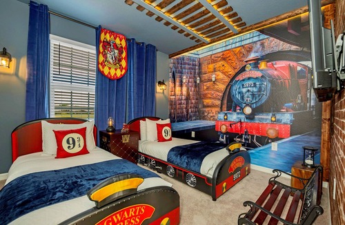 Loughman House | Townhouse*Private Pool*THEMED Rooms*FREE waterpark