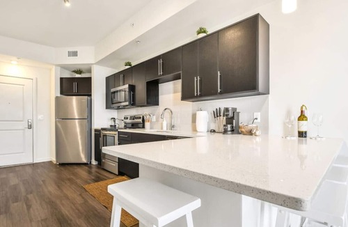 Lake Eola Heights Apartment | Trendy Gateway | by Lake Eola | Free Parking