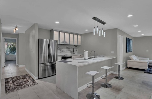 Florida Center House | Universal Studios LAKE HOUSE RETREAT with 5 bedrooms and a private pool.