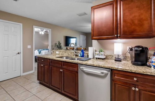 Clermont Apartment | Updated Downtown Clermont Suite 837