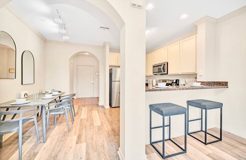 West Kissimmee Condo | Upstay: 2BR Condo with Hot Tub, Pool & Sauna—for 6