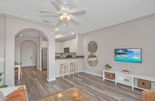 West Kissimmee Condo | Upstay Large Family Condo w Hot Tub, Pool, Sauna