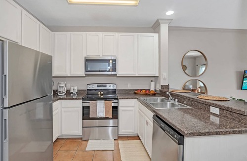 West Kissimmee Condo | Upstay Large Family Condo w Hot Tub, Pool, Sauna