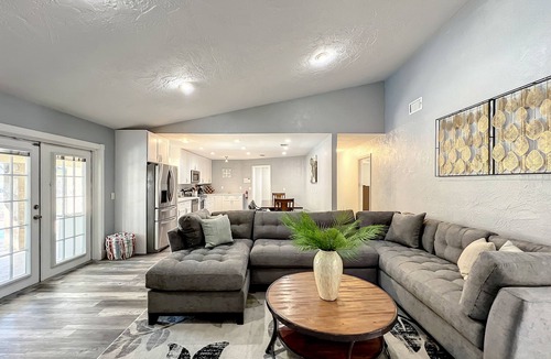 Orlando House | Villa Pilar - King Bed Pool Outdoor Kitchen & Dining Near Attractions