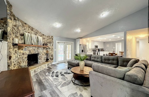 Orlando House | Villa Pilar - King Bed Pool Outdoor Kitchen & Dining Near Attractions