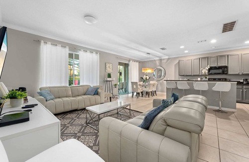 Loughman House | Water Park! Heated Pool + Lazy River + Game Room