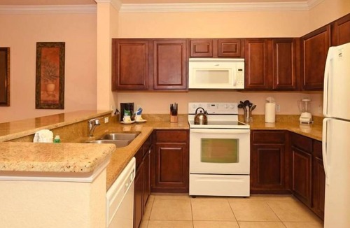 Four Corners Apartment | Your Home Away From Home! Fere Parking, Kitchenette, Pool, Private Balcony