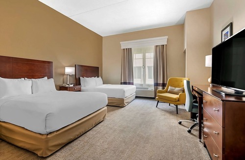 Florida Center Hotel | Your Orlando Adventure Starts Here! Pets Allowed and Outdoor Pool, Near SeaWorld