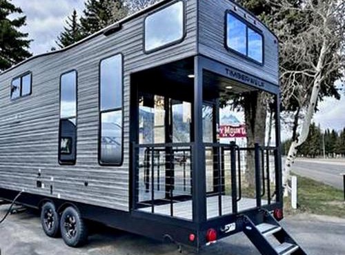 Modern Lofted Tiny House Fully Equipped with Lake Views in Texas