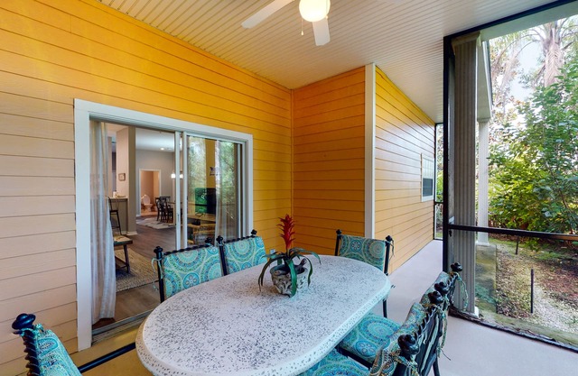 1st floor condo w/gym, restaurant, sauna, tennis court, limited-mobility access