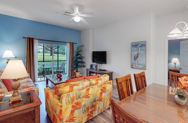 1st floor condo w/shared pools, gym, basketball court, sauna, near theme parks