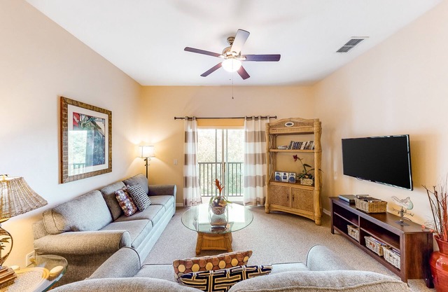 3rd floor condo w/basketball court, balcony, gym, sauna, shared pools