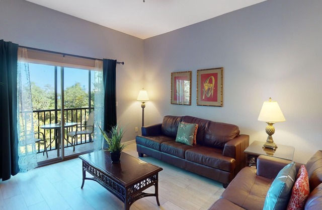 3rd floor condo w/restaurant, pools, basketball court, near theme parks, gym