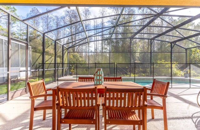 Affordable Large Watersong Pool Home, Private Back Yard with Conservation View