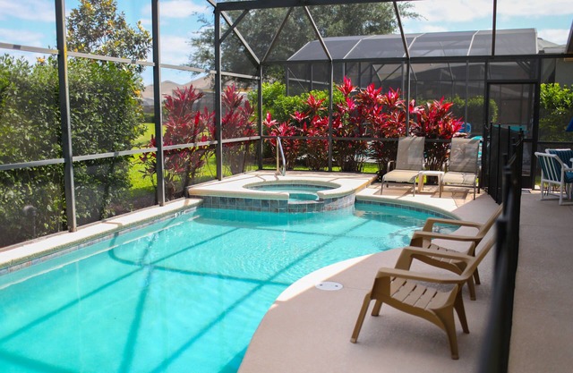 Beautiful 4 bed in Emerald Island Resort