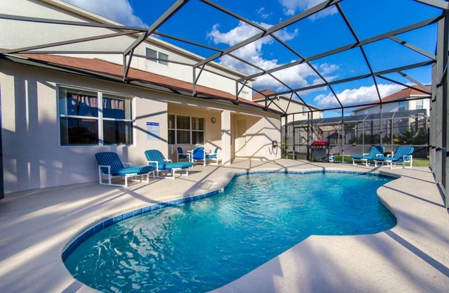 Desirable 5 Bedroom with South Facing Pool in Winwood Bay