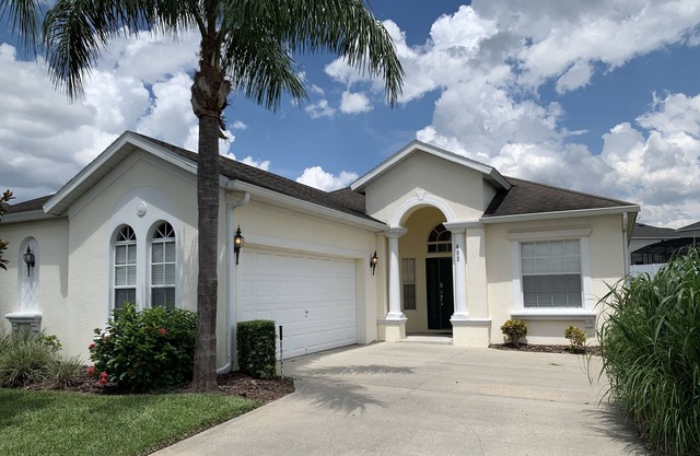 Disney 4 Bedrooms with Pool heated, 8 miles from Disney!