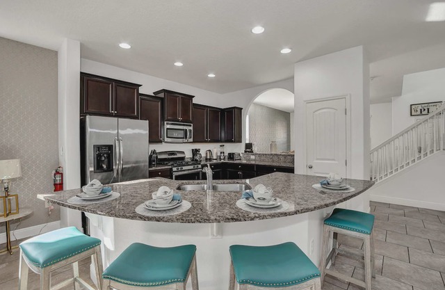 Family Resort - 5BR Resort Home - Private Pool, Hot Tub And BBQ!