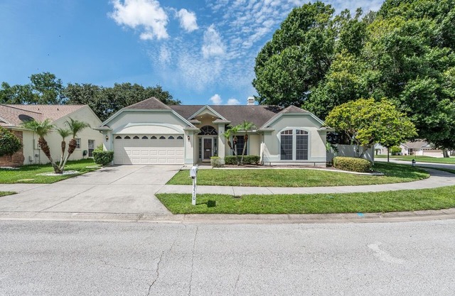 Luxurious Orlando Home in Gated Golf Community Pool WIFI 3 Bedroom 2 Bath Sleeps 8