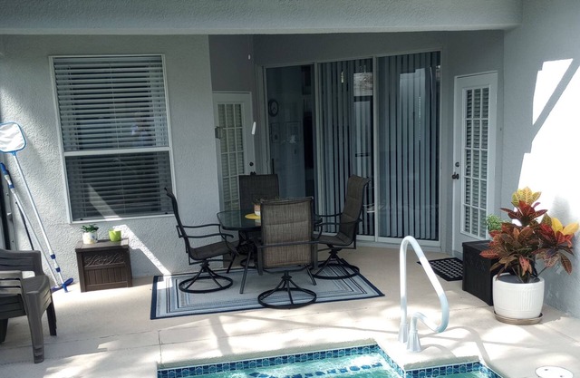 Luxury 4 Bedroom Home/South facing Pool/Spa/Covered Lanai. Champions Gate Area