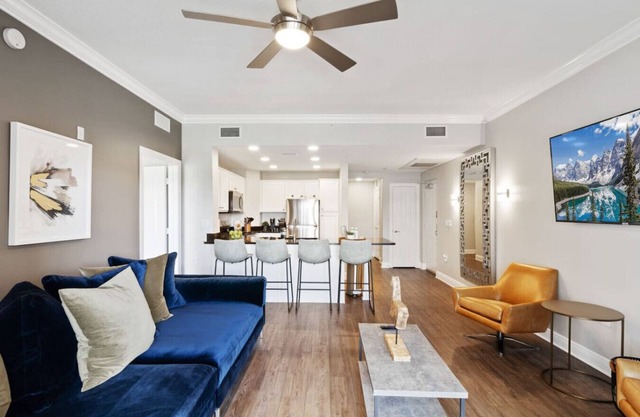 Modern 3-bed, 2-bath condo minutes from Disney!