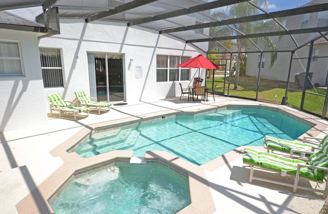 NEW LISTING - Luxurious villa with games room, private pool and spa near Champions Gate
