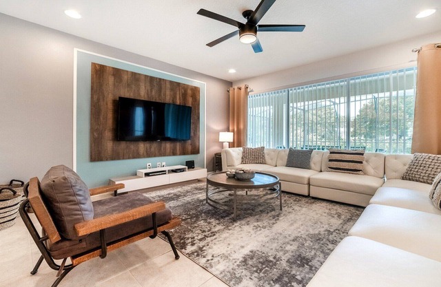 Solterra 8BR Greenview Pool/Spa Near Disney World