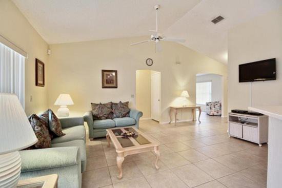 Spacious 3 Bedroom 2 Bathroom Pool Home in Indian Ridge