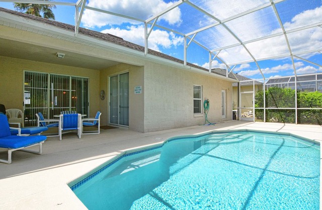 SPACIOUS BEDROOM, PRIVATE POOL, VERY CLOSE TO THEME PARKS & ATTRACTIONS