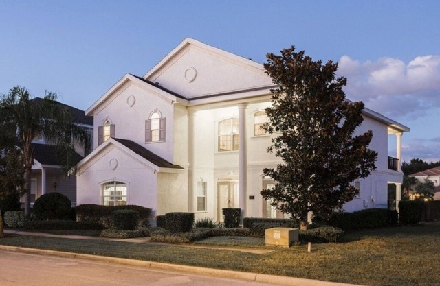 Stunning 6 bedroom villa on the beautiful Reunion resort Superb games room